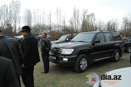 Dövlət Zaqatala icra başçısının qarşısında acizdirmi? – Başçının plyonkalı maşını DYP maşını ilə yanaşı Dövlət Zaqatala icra başçısının qarşısında acizdirmi? – Başçının plyonkalı maşını DYP maşını ilə yanaşı