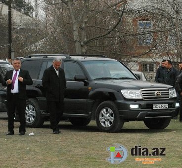 Dövlət Zaqatala icra başçısının qarşısında acizdirmi? – Başçının plyonkalı maşını DYP maşını ilə yanaşı Dövlət Zaqatala icra başçısının qarşısında acizdirmi? – Başçının plyonkalı maşını DYP maşını ilə yanaşı