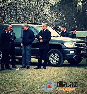 Dövlət Zaqatala icra başçısının qarşısında acizdirmi? – Başçının plyonkalı maşını DYP maşını ilə yanaşı Dövlət Zaqatala icra başçısının qarşısında acizdirmi? – Başçının plyonkalı maşını DYP maşını ilə yanaşı
