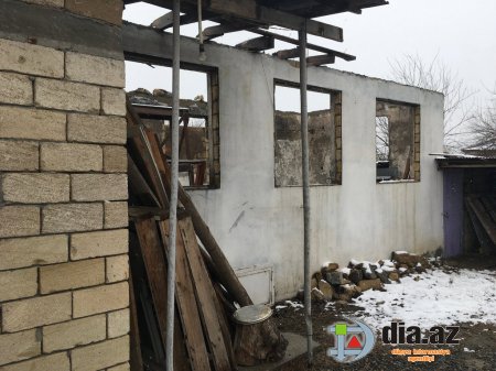 "İcra başçısına yaxınlaşmaq olmur..." "İcra başçısına yaxınlaşmaq olmur..."
