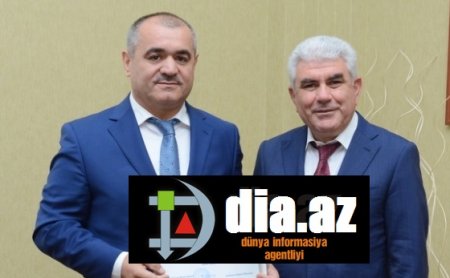 UNEC-də görəv sahibi olan məmurun şübhəli mövqeyi... UNEC-də görəv sahibi olan məmurun şübhəli mövqeyi...