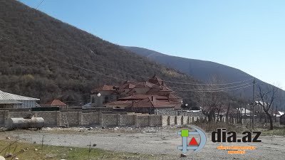 Başçının 5 villası var... camaatsa daxmalarda çürüyür... Başçının 5 villası var... camaatsa daxmalarda çürüyür...