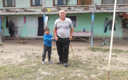 Başçının 5 villası var... camaatsa daxmalarda çürüyür... Başçının 5 villası var... camaatsa daxmalarda çürüyür...