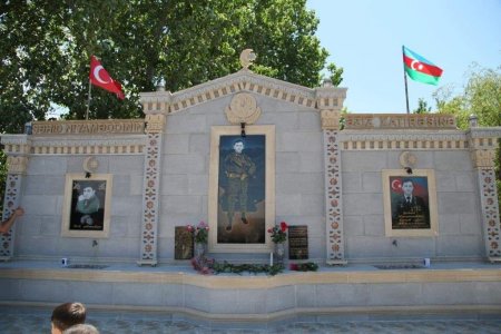 Şəmkirdə BU DA OLDU: Şəhid Bulağı OYUNBAZLIĞI... Şəmkirdə BU DA OLDU: Şəhid Bulağı OYUNBAZLIĞI...