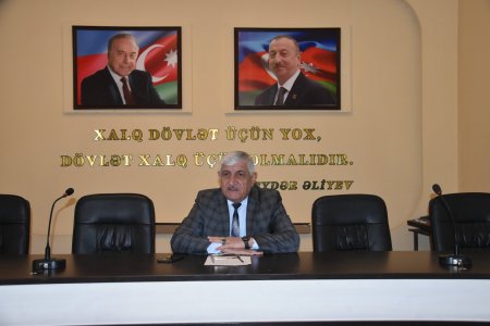 Yevlaxda balaca bir idarədir, amma... Yevlaxda balaca bir idarədir, amma...