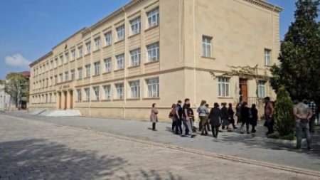 Onlar 4 aydır, əməkhaqqı ala bilmirlər Onlar 4 aydır, əməkhaqqı ala bilmirlər