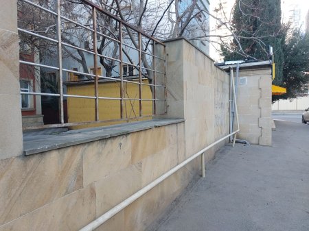 Uşaq bağçasının həyətində RESTORAN AÇIBLAR... Uşaq bağçasının həyətində RESTORAN AÇIBLAR...