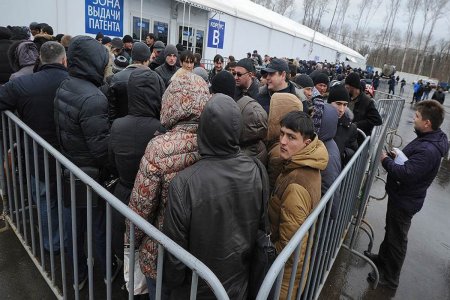 Rusiyada bu gündən miqrantlarla bağlı sərtləşdirilmiş qaydalar qüvvəyə minib