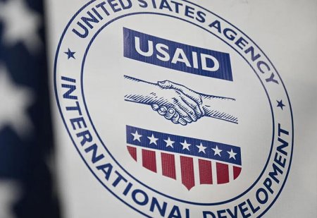 Maskın işçiləri USAID-in məxfi otağına daxil olub