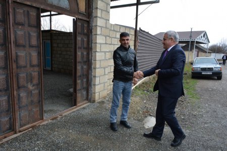 İcra başçısı Vətən Müharibəsi əlili Təhmuraz Muradovu ziyarət edib