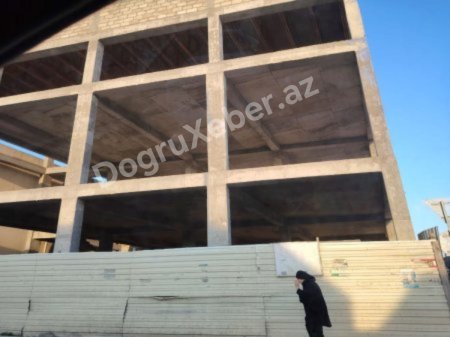 Elşən Salahov Xəzər rayonunu QARIŞ-QARIŞ SATIB... Elşən Salahov Xəzər rayonunu QARIŞ-QARIŞ SATIB...