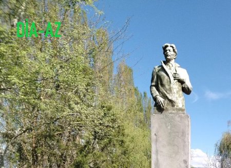 "Şairə hörmətsizlik etməyin... ya heykəli götürün, ya da..." "Şairə hörmətsizlik etməyin... ya heykəli götürün, ya da..."