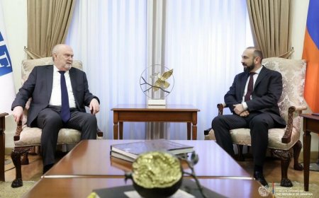 Feridun Sinirlioğlu da başa düşür ki, Feridun Sinirlioğlu da başa düşür ki,