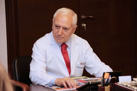 Məşhur cərrah türk ölkələri ilə əlaqələrini dondurdu Məşhur cərrah türk ölkələri ilə əlaqələrini dondurdu