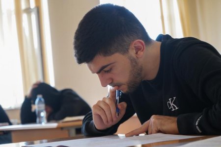 Dövlət universitetlərinin ingilis bölməsində təhsil bərbaddır Dövlət universitetlərinin ingilis bölməsində təhsil bərbaddır